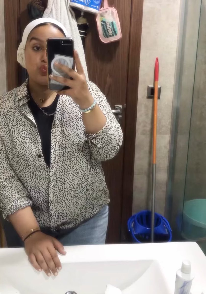 hijabislover1's tweet photo. مع و بدون الحجاب 🥵🥵💦 https://t.co/PNu54svtDz