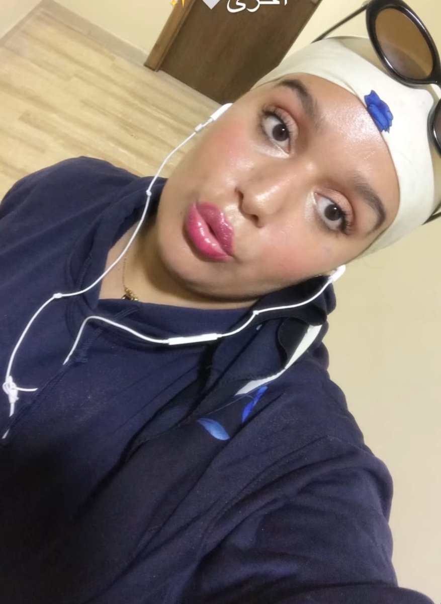 hijabislover1's tweet photo. مع و بدون الحجاب 🥵🥵💦 https://t.co/PNu54svtDz