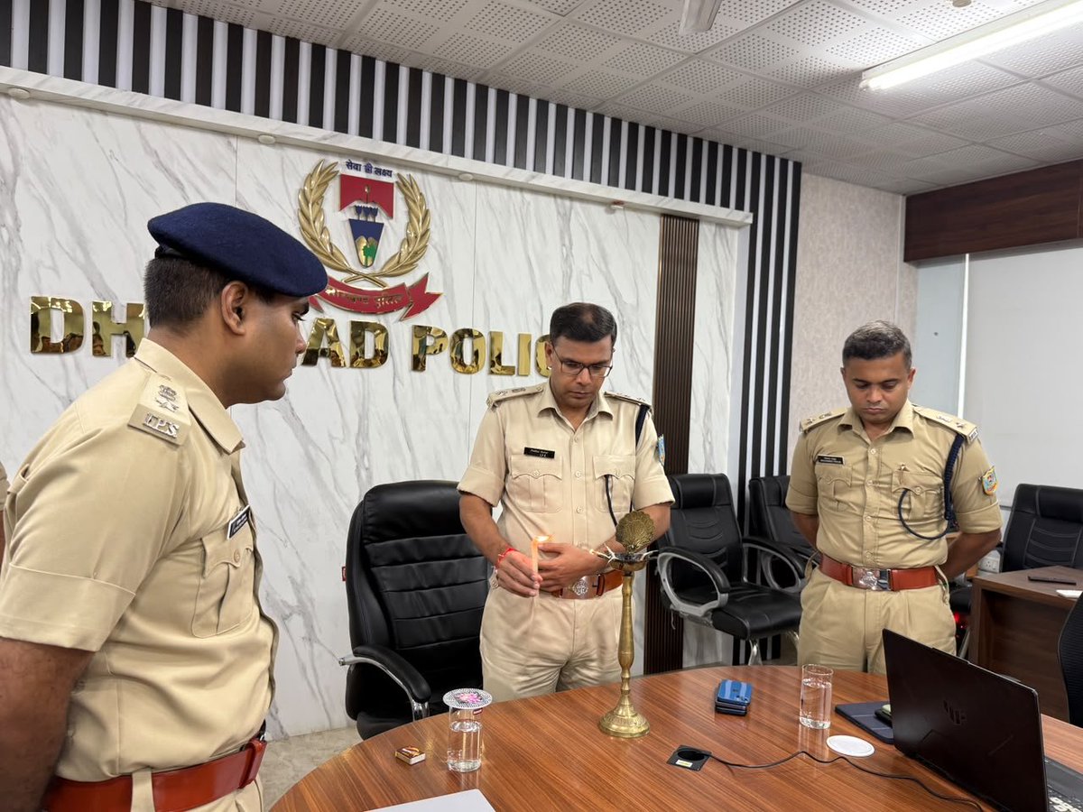 dhanbadpolice's tweet photo. 🔬 विधि विज्ञान व डिजिटल फॉरेंसिक्स पर 4 सप्ताह का प्रशिक्षण शुरू

एसएसपी श्री प्रभात कुमार ने पुलिस सभागार में प्रशिक्षण का शुभारंभ किया। 8 चरणों में होने वाले प्रशिक्षण में डिजिटल साक्ष्य की पहचान, संरक्षण, संग्रहण व विश्लेषण तथा वैज्ञानिक अनुसंधान पर जोर दिया जा रहा है। https://t.co/slOjo4dEro