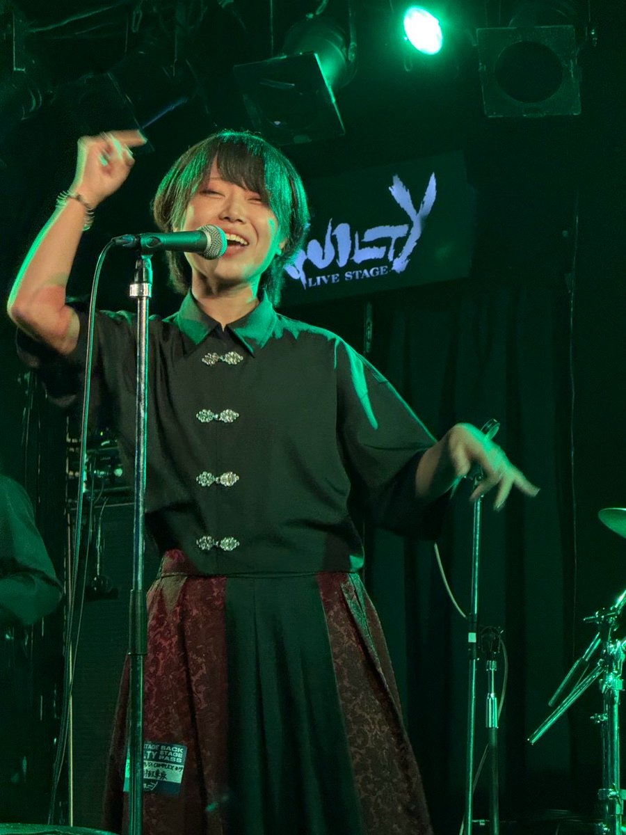 3_sansi_4's tweet photo. 昨日のSHIBUYA COMPLEX #19 DAY1
#酔狂東京 でした

お越しいただいた皆様に大感謝
そして本当にどのバンドもお素敵で温かかった

今日のDAY2は観に行けずですが
きっと良い夏の締めくくりになりますね！

配信/アーカイブもあります是非！
https://t.co/DDXVjJfLgU

(お写真はCartilage空詩さんより) https://t.co/daLGUuZ3yd