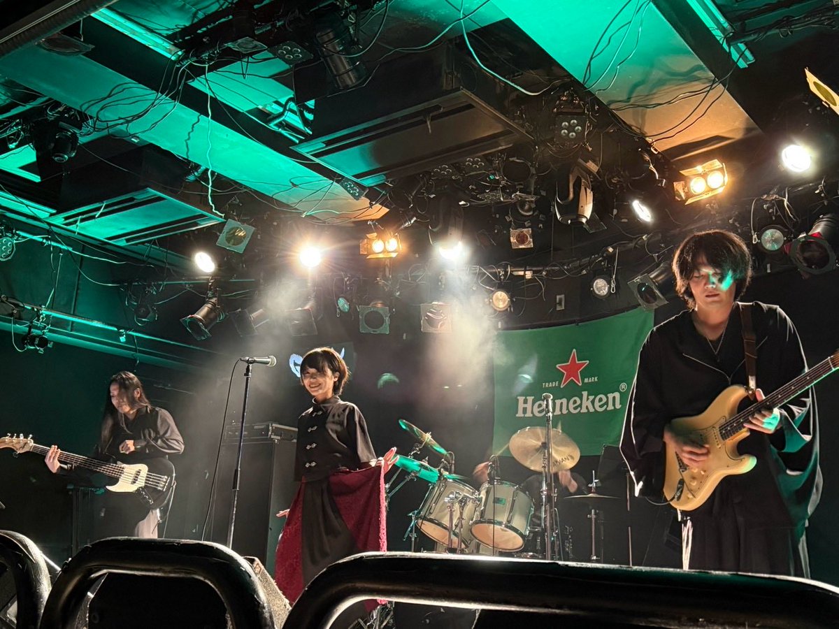 3_sansi_4's tweet photo. 昨日のSHIBUYA COMPLEX #19 DAY1
#酔狂東京 でした

お越しいただいた皆様に大感謝
そして本当にどのバンドもお素敵で温かかった

今日のDAY2は観に行けずですが
きっと良い夏の締めくくりになりますね！

配信/アーカイブもあります是非！
https://t.co/DDXVjJfLgU

(お写真はCartilage空詩さんより) https://t.co/daLGUuZ3yd