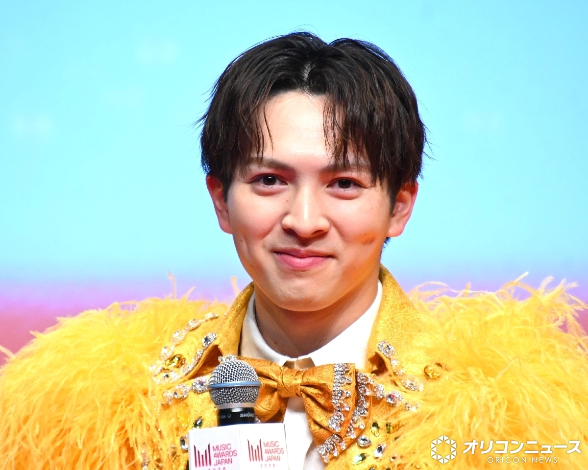 oricon's tweet photo. 💛M!LK・吉田仁人
東京ドームの始球式に登場‼️⚾️

臨場感あふれる投球カット📷
＆動画が巨人＆日テレ公式で公開中
https://t.co/eIAaSyuv7x

ファン反響「フォームめっちゃ綺麗」「急な笑顔に心やられた」 https://t.co/VRT9FuyC6u