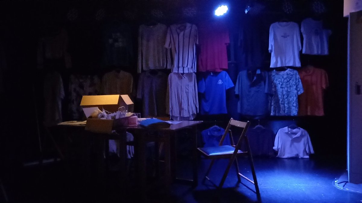 pariariopera's tweet photo. カスハラ・モラルハザード・コンプラ崩壊📨👕☕🧹仕事場の闇を3人で描きる社会派の警鐘をヒリヒリと感じる深い作品でした👏
https://t.co/sRydVxSgCl https://t.co/1rjGJk9DUs