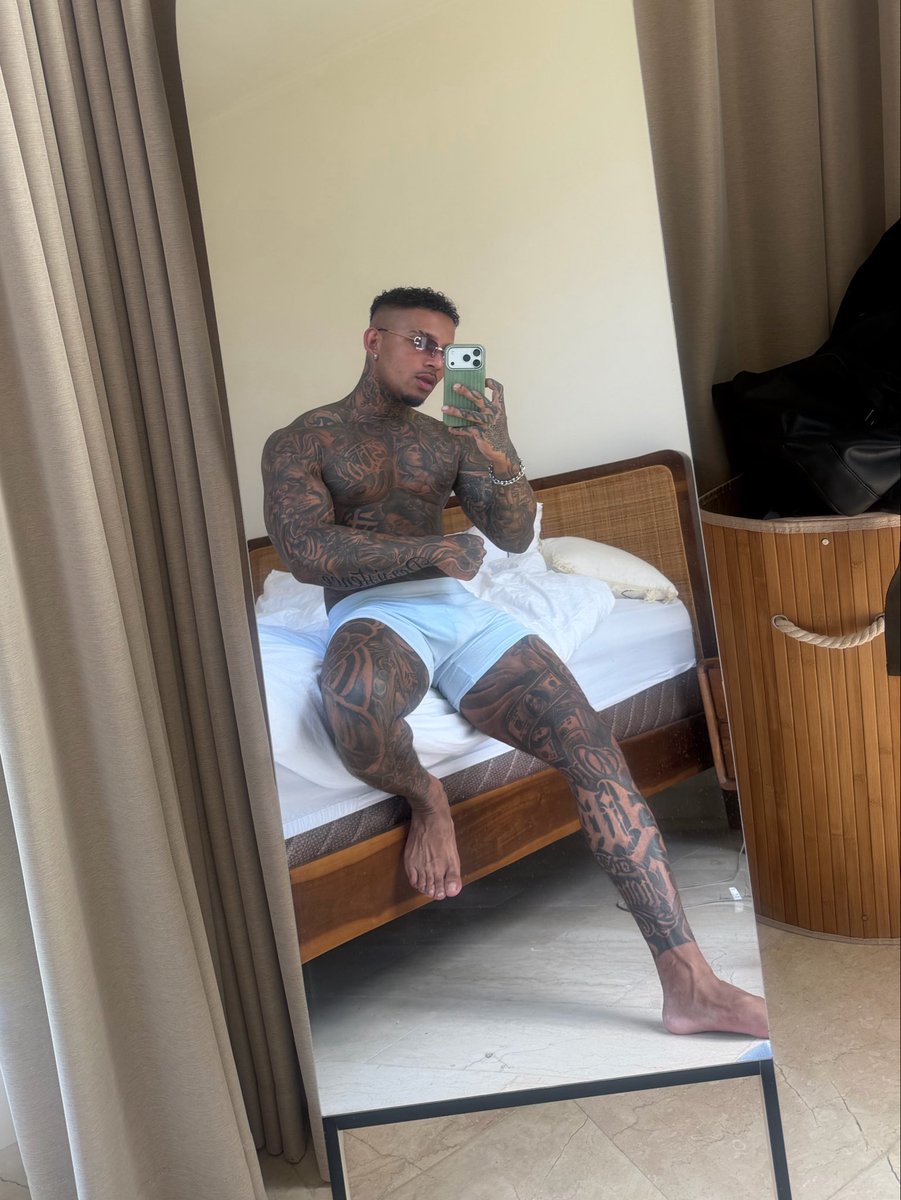 _AlphaPersian's tweet photo. Sunday service boys &amp; my cashc0ck wants pleasing. 

Show sir you’re weak &amp; you want your brain fried by perfection 🤴🏽 https://t.co/rNNc6r9MyH