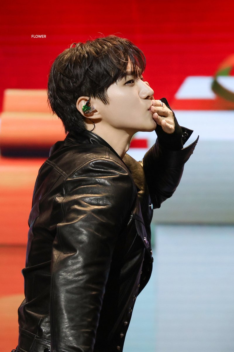 FLOWER_2JH's tweet photo. 260912 LEE JUNHO FANMEETING in Seoul
'AUTUMN NOTE'

다들 뽀뽀 받으세요 😘 

#이준호 #LEEJUNHO #イジュノ #李俊昊 
#신라면세점팬미팅 https://t.co/ySAABLI761