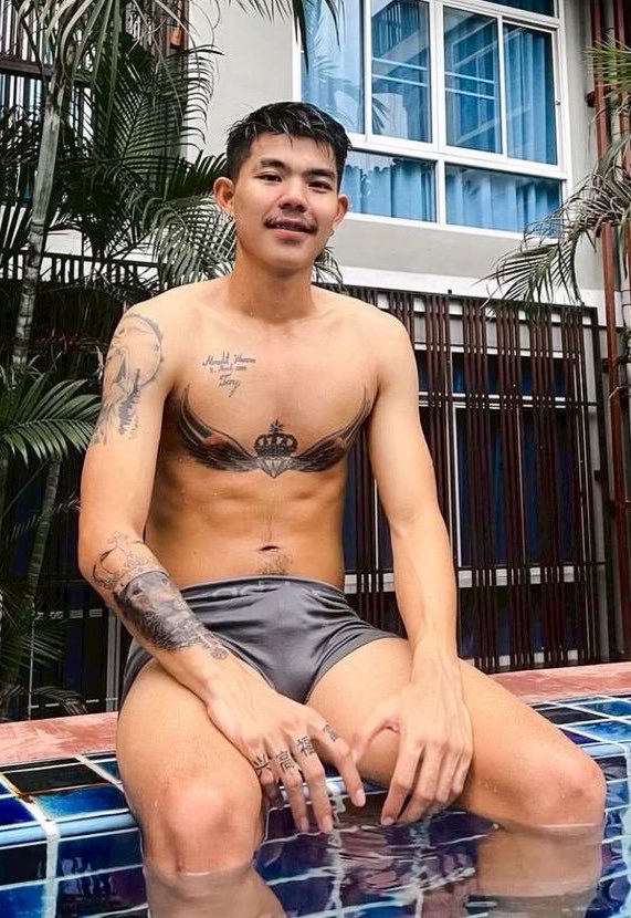 hlumdumx2's tweet photo. [•🔞 Only•] 🔰 By หลุมดำ.com 💦 

🎬 ต่าย มนชิต นักฟุนบอลหล่องานดี ฆวยใหญ่ถูกใจสาวสาวเลยนะแบบนี้ 😎

📲 สำรอง [ @hlumdumx3 ]
⚠️เหมาะสำหรับ 18+ เท่านั้น‼️#��ม่สนันสนุนเว็บ https://t.co/Xd1Lmxx9oN