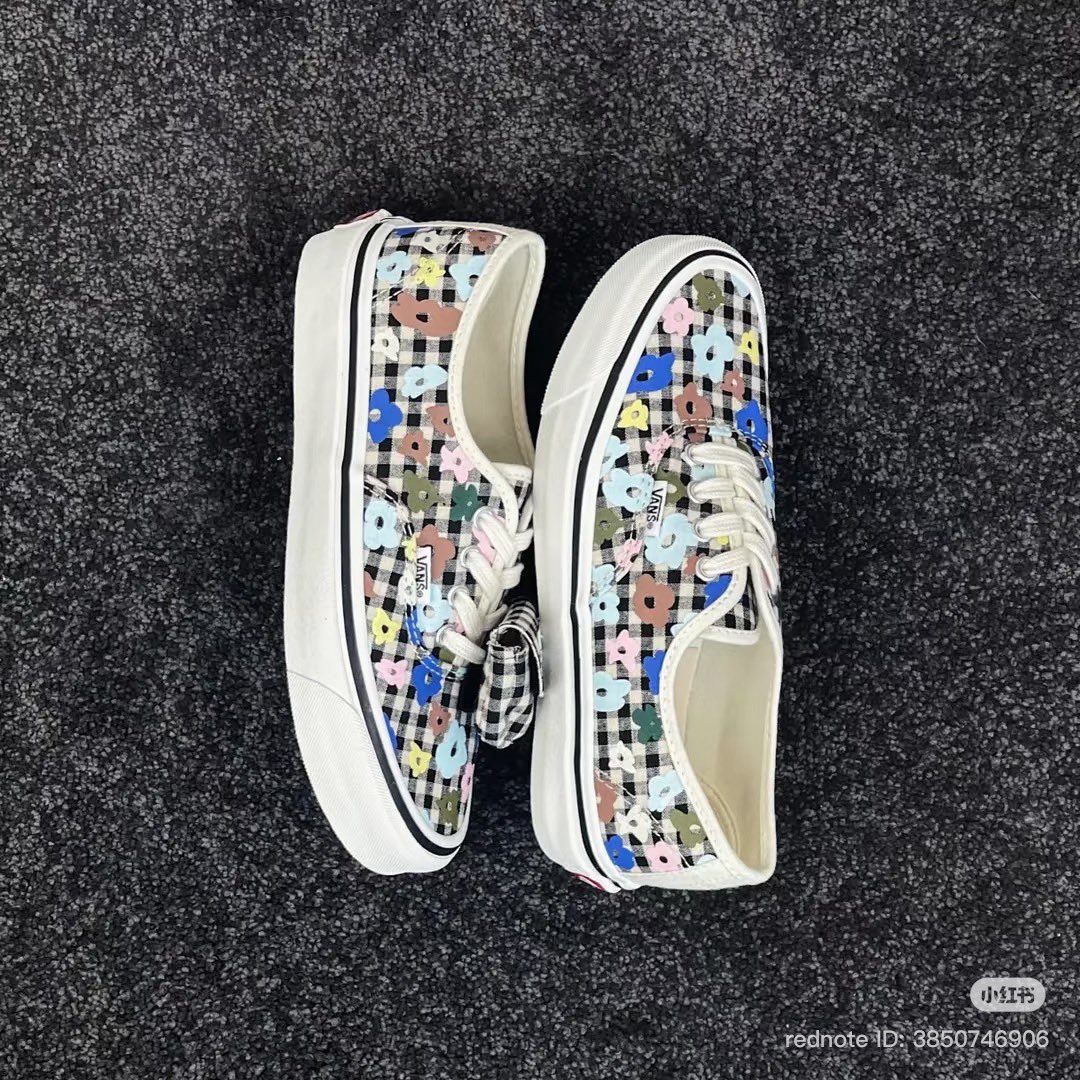 belllgstyle's tweet photo. รับหิ้ว Outlet Sale 🔥🔥

รองเท้า Vans แท้💯 size 36, 36.5, 40 ✅

ราคา 3500-88%=420.- 

หิ้วคู่ละ 100 + ค่าส่ง 80 สนใจเดมมานะคะ 

อุปกรณ์ กล่อง + มีใบเสร็จ 💯🛍️ 

#รับหิ้ว #รับหิ้วรองเท้า #รองเท้าvans #รับหิ้วoutlet #รองเท้าvansแท้ #รับหิ้วทุกอย่าง #premiumoutletphuket https://t.co/VPpcCYjicg