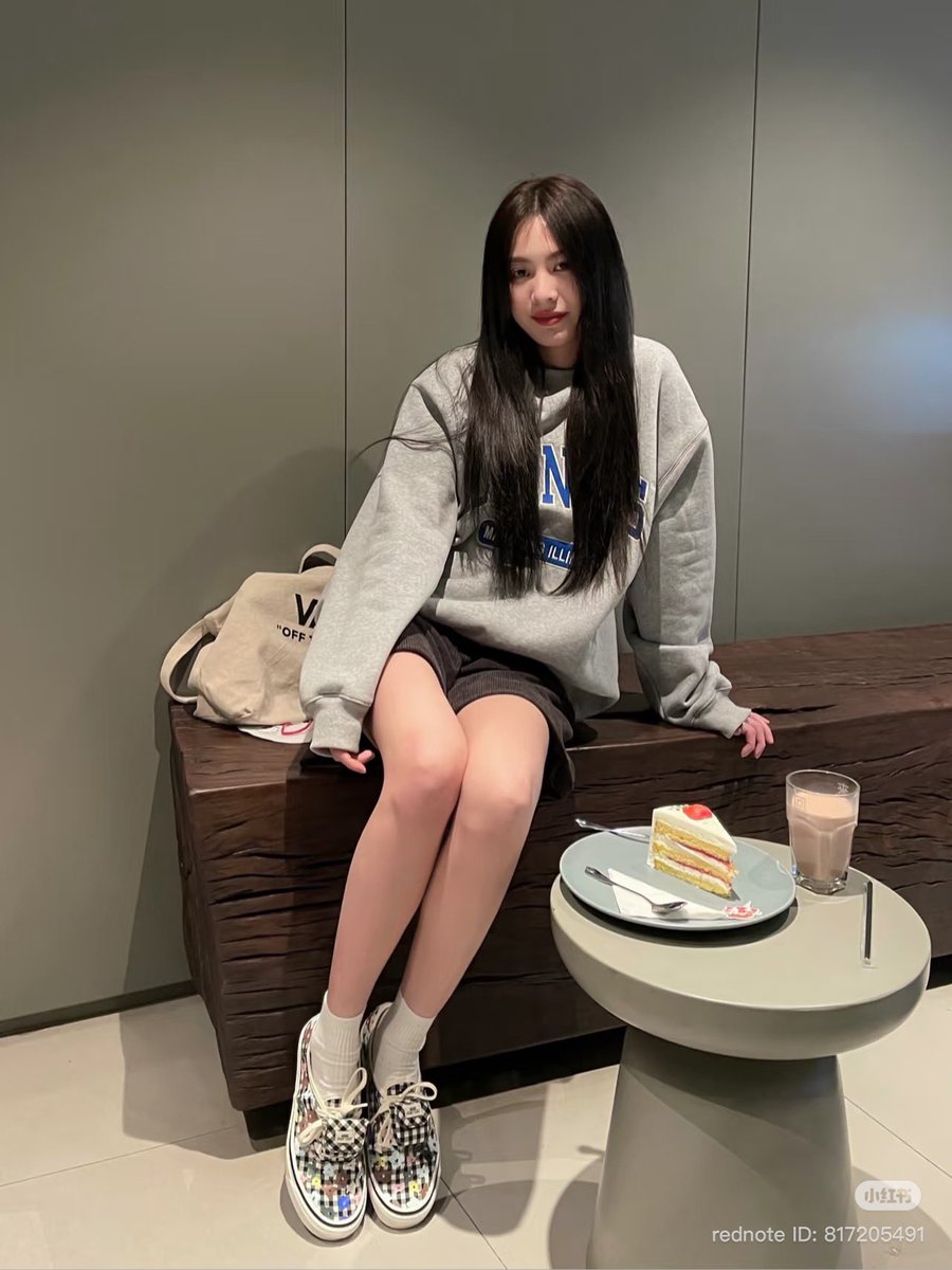 belllgstyle's tweet photo. รับหิ้ว Outlet Sale 🔥🔥

รองเท้า Vans แท้💯 size 36, 36.5, 40 ✅

ราคา 3500-88%=420.- 

หิ้วคู่ละ 100 + ค่าส่ง 80 สนใจเดมมานะคะ 

อุปกรณ์ กล่อง + มีใบเสร็จ 💯🛍️ 

#รับหิ้ว #รับหิ้วรองเท้า #รองเท้าvans #รับหิ้วoutlet #รองเท้าvansแท้ #รับหิ้วทุกอย่าง #premiumoutletphuket https://t.co/VPpcCYjicg