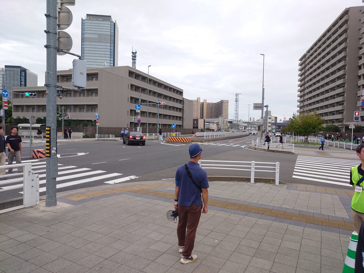 pp43pp43's tweet photo. 天皇陛下が
アジア大会の開会
視察を終えて、東京に帰るようで
家の近くで、お見送りです。

今、紀子様が不意打ちで
通り過ぎた　😟 https://t.co/I6y8hGhiif