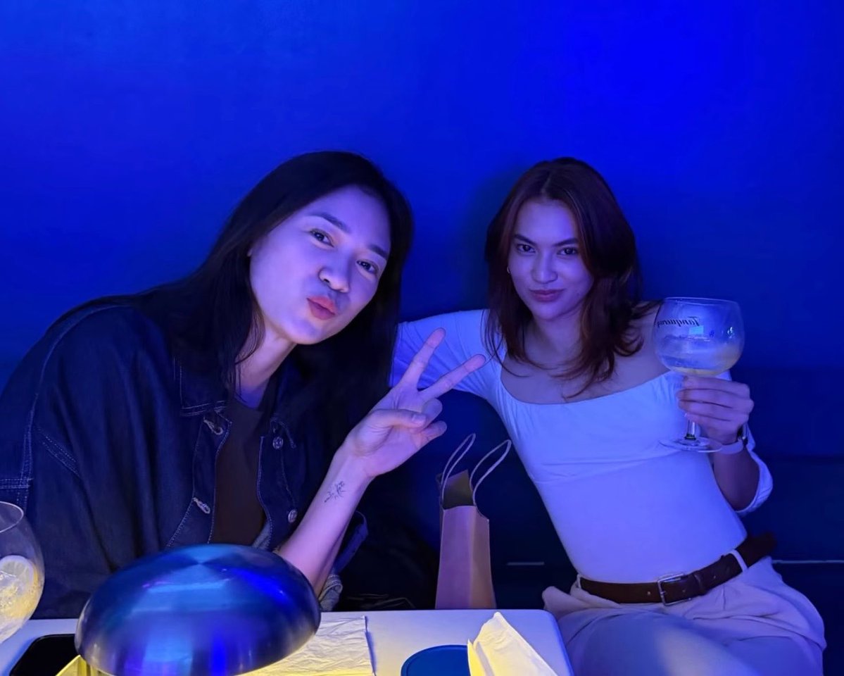 yeyeaddicts's tweet photo. Pretty besties!!!!! 😍 https://t.co/mANtJ5vi2d