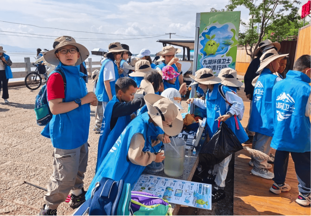 ValentianoE's tweet photo. Just wrapped up 2 days of community park cleanup with 15 amazing volunteers! We removed 20 bags of trash and planted 30 small saplings. Every small effort adds up to a greener city. #VolunteerForGood #CommunityLove https://t.co/0BUh4RBdf0