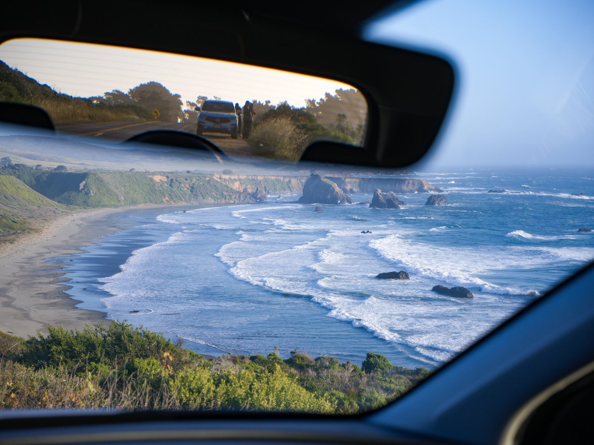 BettyWrighj's tweet photo. Listening to the sound of the waves makes me feel completely at peace This is one of my favorite moments of a California road trip #CaliforniaHighway1 https://t.co/b3lZwlcYjS