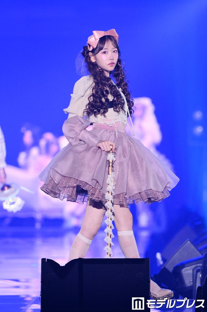 modelpress's tweet photo. 【IDOL RUNWAY COLLECTION 2026A/W🎀】

FRUITS ZIPPER櫻井優衣
くるくるツインテールヘアがキュート💚

ミニ丈ドレスから美脚披露
https://t.co/E5X3gkXcT6

#アイドルランウェイ@yui_fz0221 https://t.co/GZs77jm3FJ
