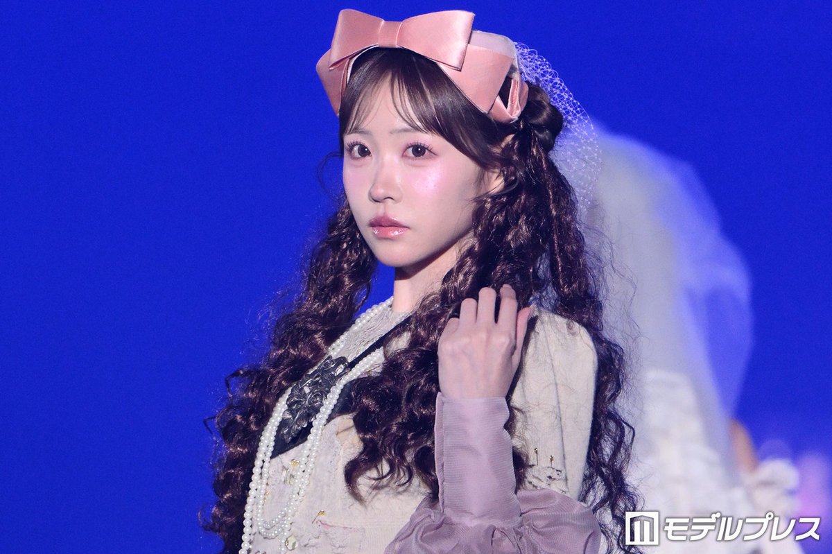 modelpress's tweet photo. 【IDOL RUNWAY COLLECTION 2026A/W🎀】

FRUITS ZIPPER櫻井優衣
くるくるツインテールヘアがキュート💚

ミニ丈ドレスから美脚披露
https://t.co/E5X3gkXcT6

#アイドルランウェイ@yui_fz0221 https://t.co/GZs77jm3FJ
