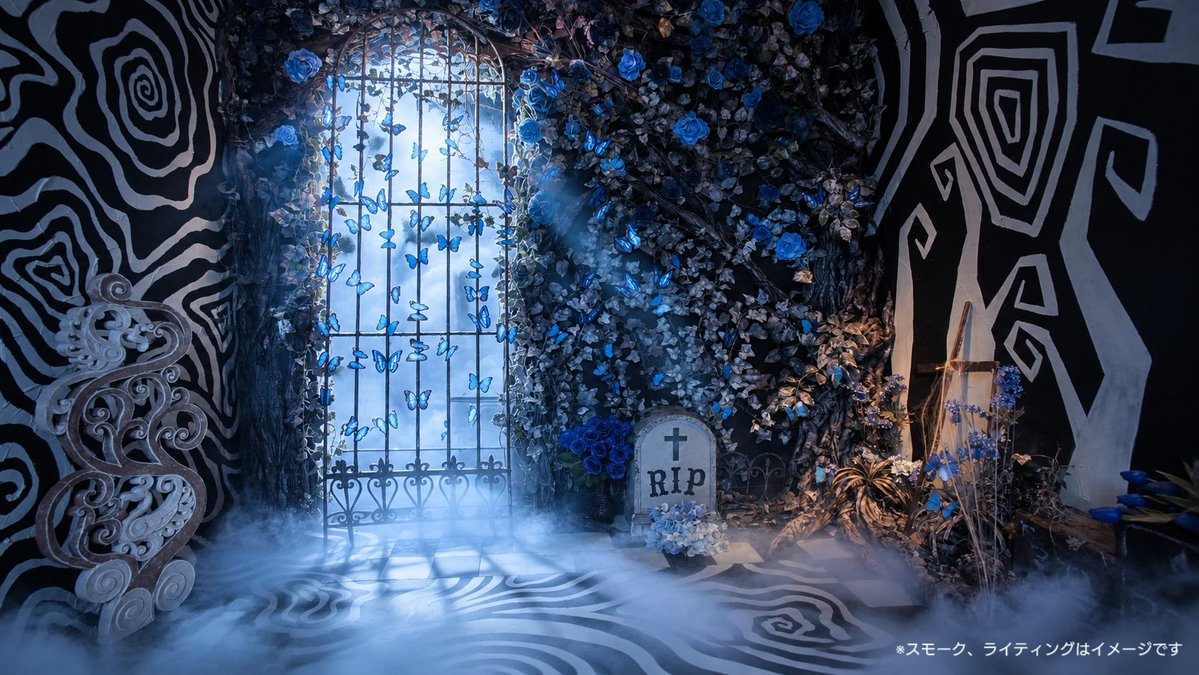 aiReboot_studio's tweet photo. 🎃 ハロウィンブース完成！🎃

今年のai Reboot Studioは
3つのハロウィン世界が登場！

① ぐるぐる墓地
② 青薔薇の墓苑
③ 陽気な死者のお祭り

ダーク、幻想、カラフル。
あなたはどの世界で撮る？👻📸
HALLOWEEN 2026｜ai Reboot Studio
#ハロウィン　#スタジオ https://t.co/qS6MCIUMHH