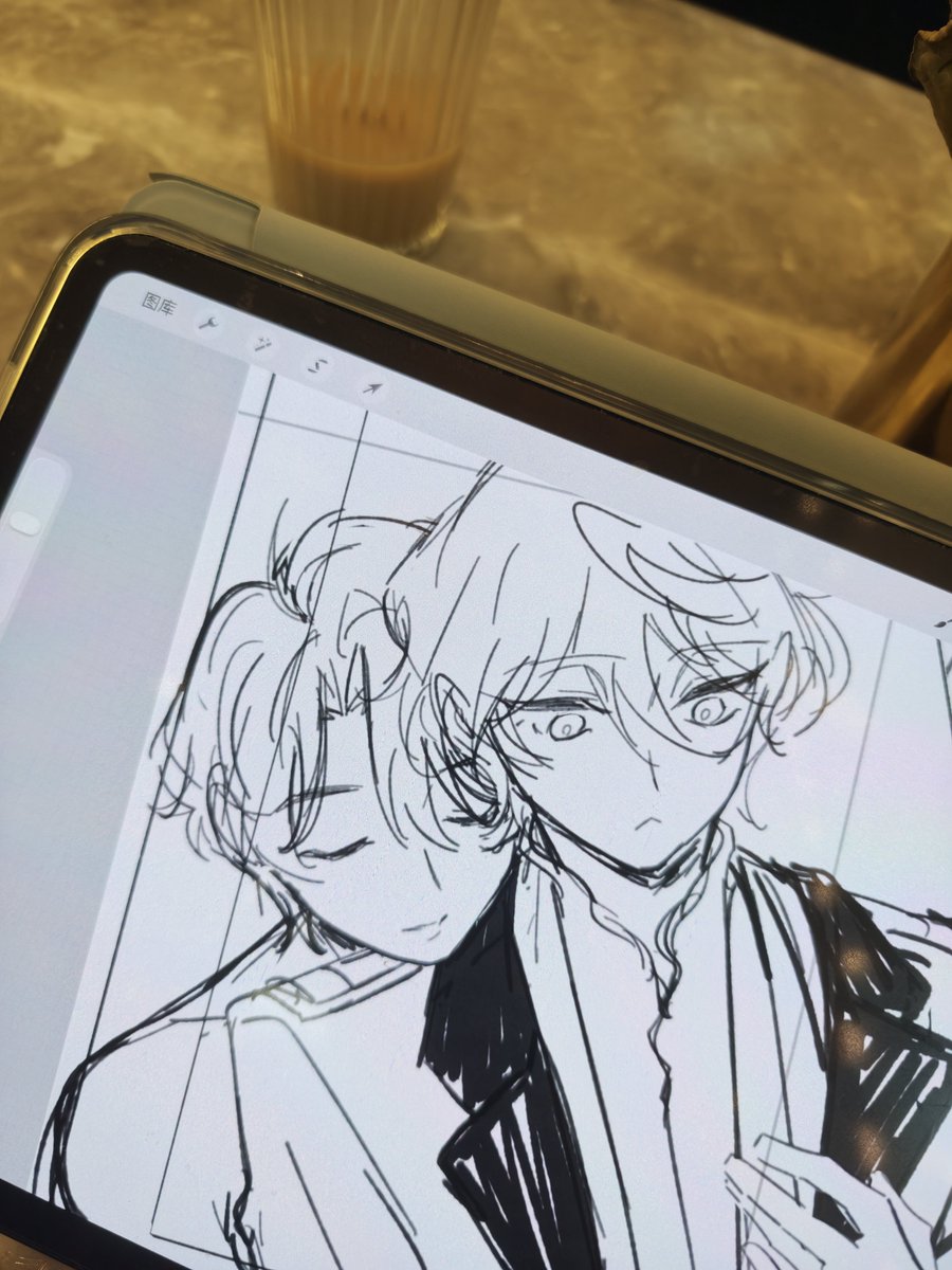 mududududu's tweet photo. 今日はカフェで原稿を頑張って描いた…………まだ描かないページがたくさん......終わらない......🥲🥲 https://t.co/IdbJNrOozu
