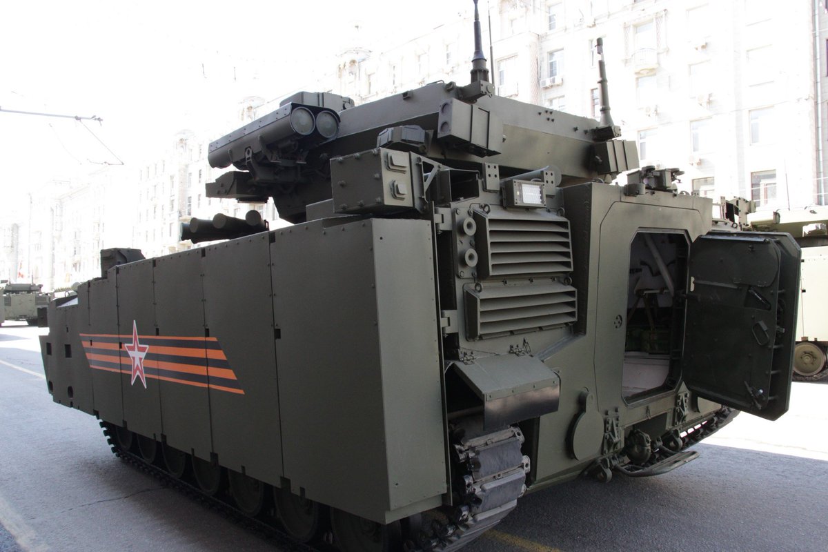 MIGsusu194499's tweet photo. 何のためにBMP-3改良型のマヌルやドラグーン…果てはクルガネツ-25という存在が従来型BMP-3の搭乗方法をガラッと一新させたのかだよなぁ… https://t.co/WKs1GVGnxT
