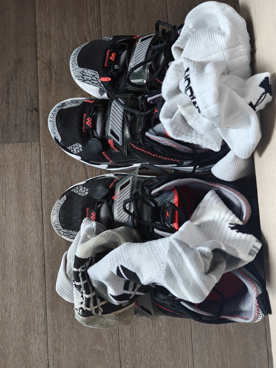zshxwhwsh's tweet photo. 这期是我自己定制的威少3😋
骚死我了，我发骚就一直斯哈斯哈好想释放，好想闻对方浓烈的气息就求他把他穿黄的袜子一只塞到嘴里一只堵在鼻子上结果呼吸不过来了就只能大口呼吸臭袜的味道继续鹿。
不过看对方一边闻我的脚一边套着我的袜子发骚一直在努力释放的过程也挺有意思的 😈。 https://t.co/fDWbEeliZf
