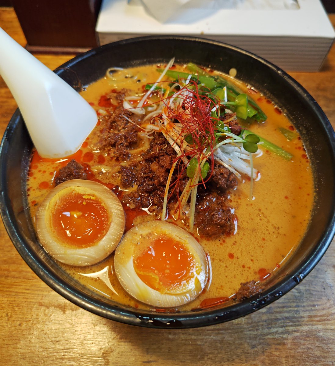 konomamagogo's tweet photo. 担々麺 無坊さん
府中の試験場のすぐ近く☺️
担々麺900円、味玉100円
麺、お肉大盛（無料）
一口目で、マヂでぶっ飛びました😲🚀
うんまーい😆
お肉たっぶり❣️
途中で半ライス頼みたかったけど、私の前で売切🥺
職場の人お勧め来てよかた🫶
次回は🍚にお肉、生卵載せて食べたい
ご馳走様でした🙇 https://t.co/R4B5BpQ3IR
