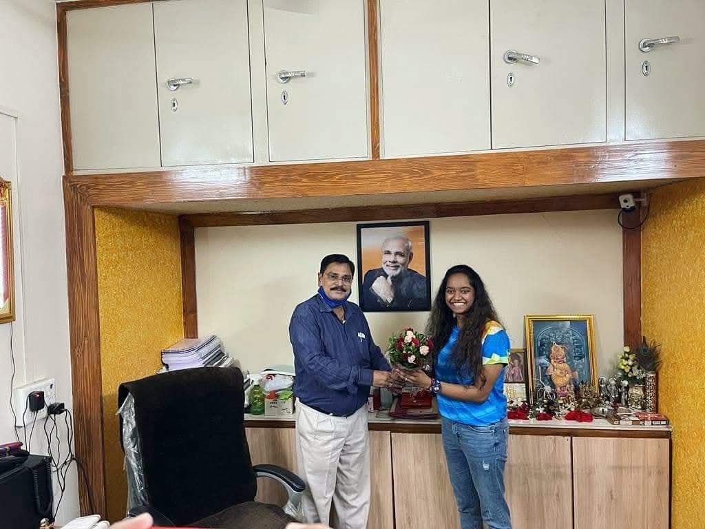 IJAGDISHPATEL's tweet photo. महिलाओं के 10 मीटर एयर राइफल टीम इवेंट में सिल्वर मेडल जीतने पर इलावेनिल वलारिवन, सोनम मस्कर और विदर्शा के. विनोद को बहुत-बहुत बधाई।

टीम इंडिया के मेडल जीतने के अभियान की शानदार शुरुआत। हमारे चैंपियंस और पूरी टीम को भविष्य में और भी शानदार सफलताएँ मिलने की शुभकामनाएँ! https://t.co/EaopgHanj6