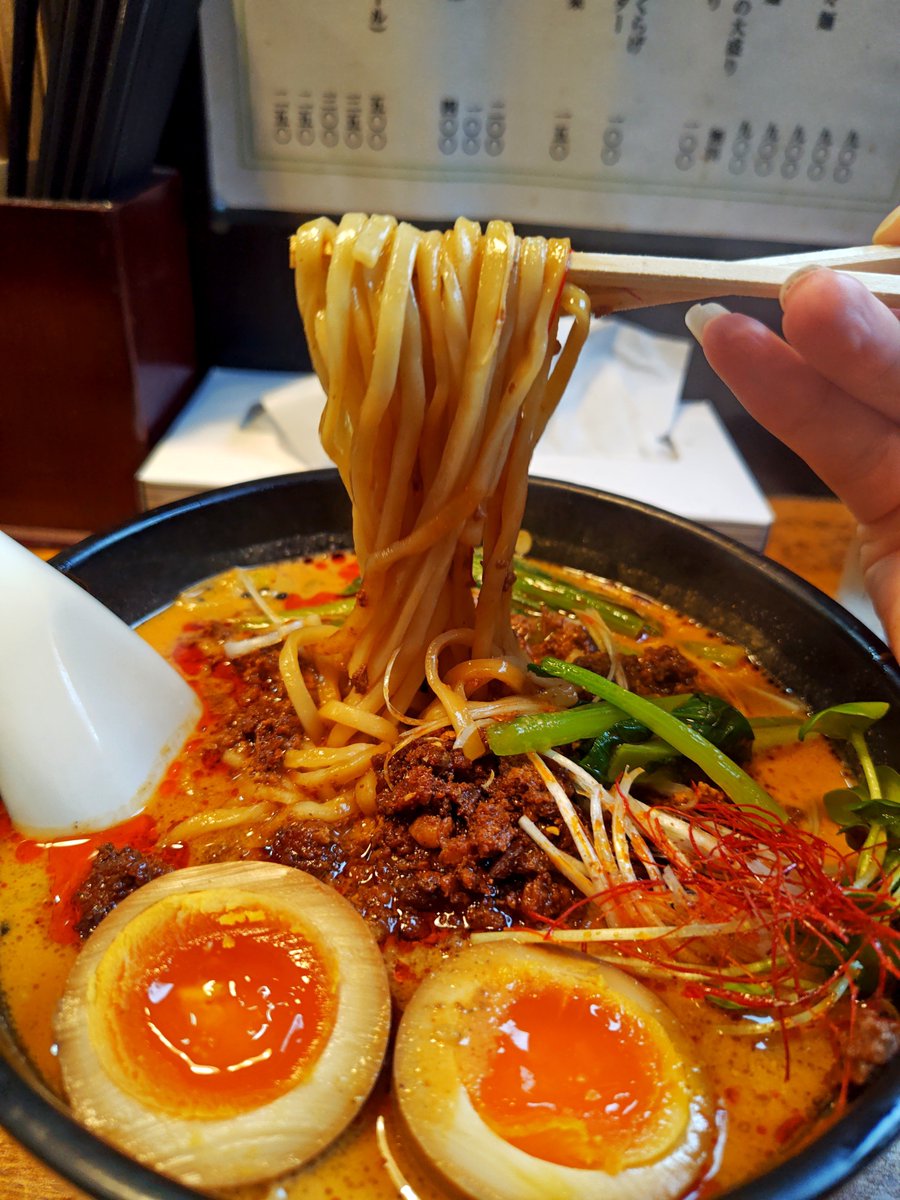 konomamagogo's tweet photo. 担々麺 無坊さん
府中の試験場のすぐ近く☺️
担々麺900円、味玉100円
麺、お肉大盛（無料）
一口目で、マヂでぶっ飛びました😲🚀
うんまーい😆
お肉たっぶり❣️
途中で半ライス頼みたかったけど、私の前で売切🥺
職場の人お勧め来てよかた🫶
次回は🍚にお肉、生卵載せて食べたい
ご馳走様でした🙇 https://t.co/R4B5BpQ3IR