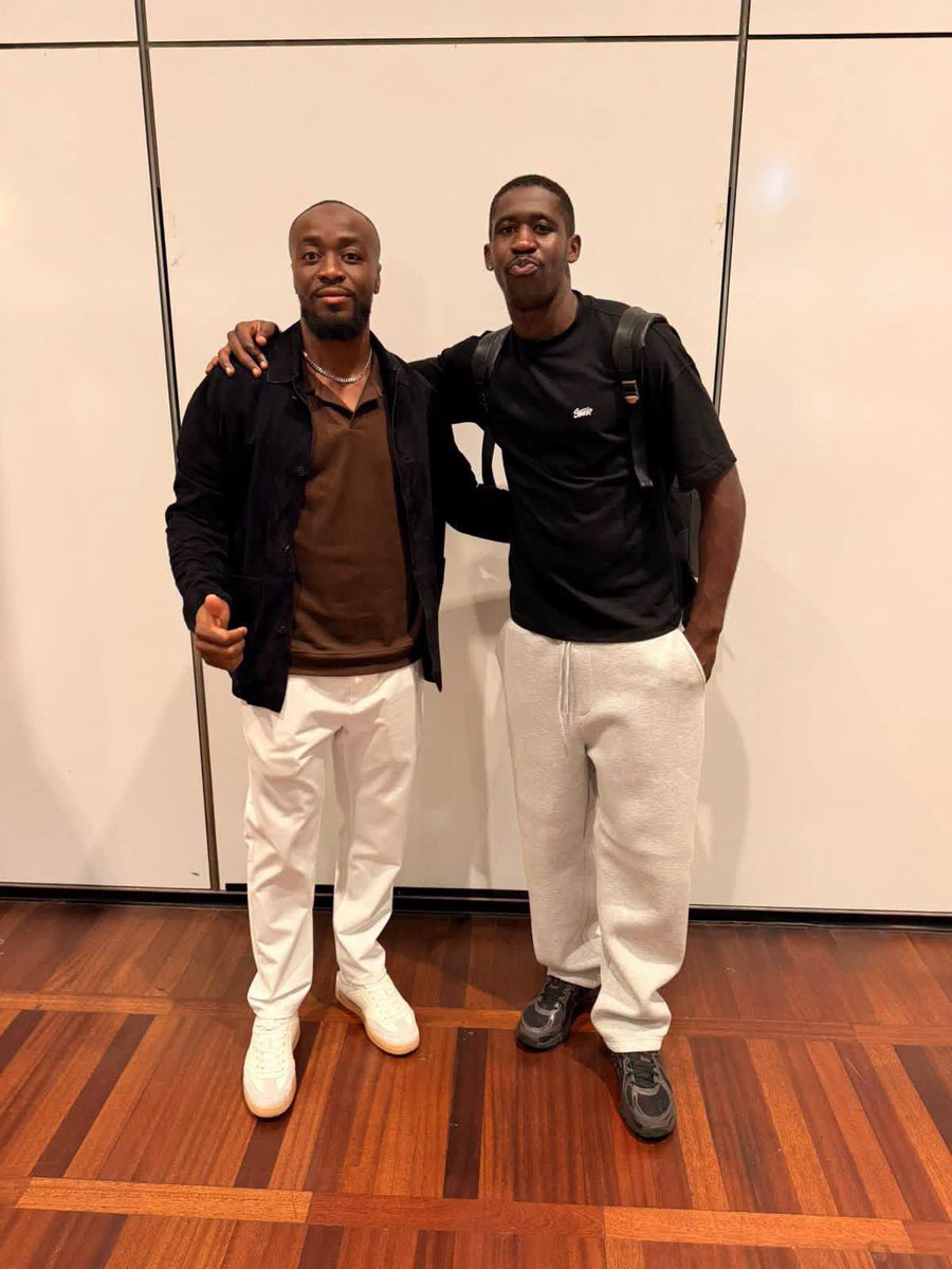 lataniere237's tweet photo. EMMANUEL MOUNGAM EN ROUTE POUR LA TANIÈRE ! 🦁

Le défenseur camerounais rejoint les Lions Indomptables avec une situation particulière en club : il est resté sur le banc sans entrer en jeu lors des trois derniers matchs de son équipe en D2 suédoise.

Hier encore, lors de la victoire 4-1 des siens, Moungam n’a disputé aucune minute. 👀