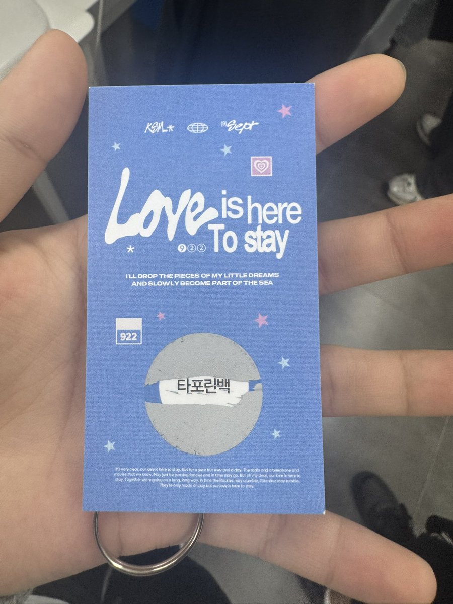seungddya_'s tweet photo. #LOVEISHERETOSTAY 

선착 특전받으려고 가장 일찍갔던 카페!
비록 못 받았지만 럭드가 넘 이뻐서 듀았다
언니들 넘 친절해요오..😚😚 https://t.co/qbXe6eZWEw