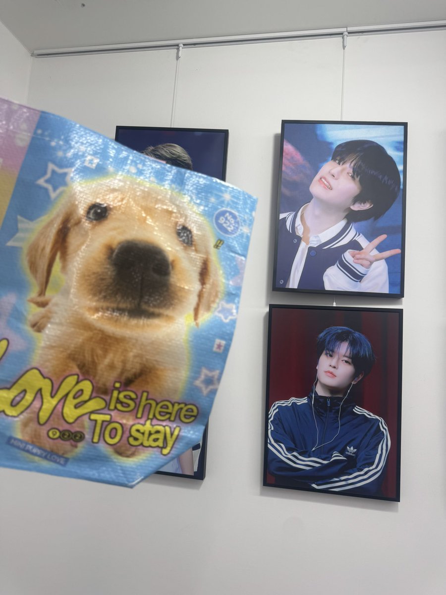 seungddya_'s tweet photo. #LOVEISHERETOSTAY 

선착 특전받으려고 가장 일찍갔던 카페!
비록 못 받았지만 럭드가 넘 이뻐서 듀았다
언니들 넘 친절해요오..😚😚 https://t.co/qbXe6eZWEw