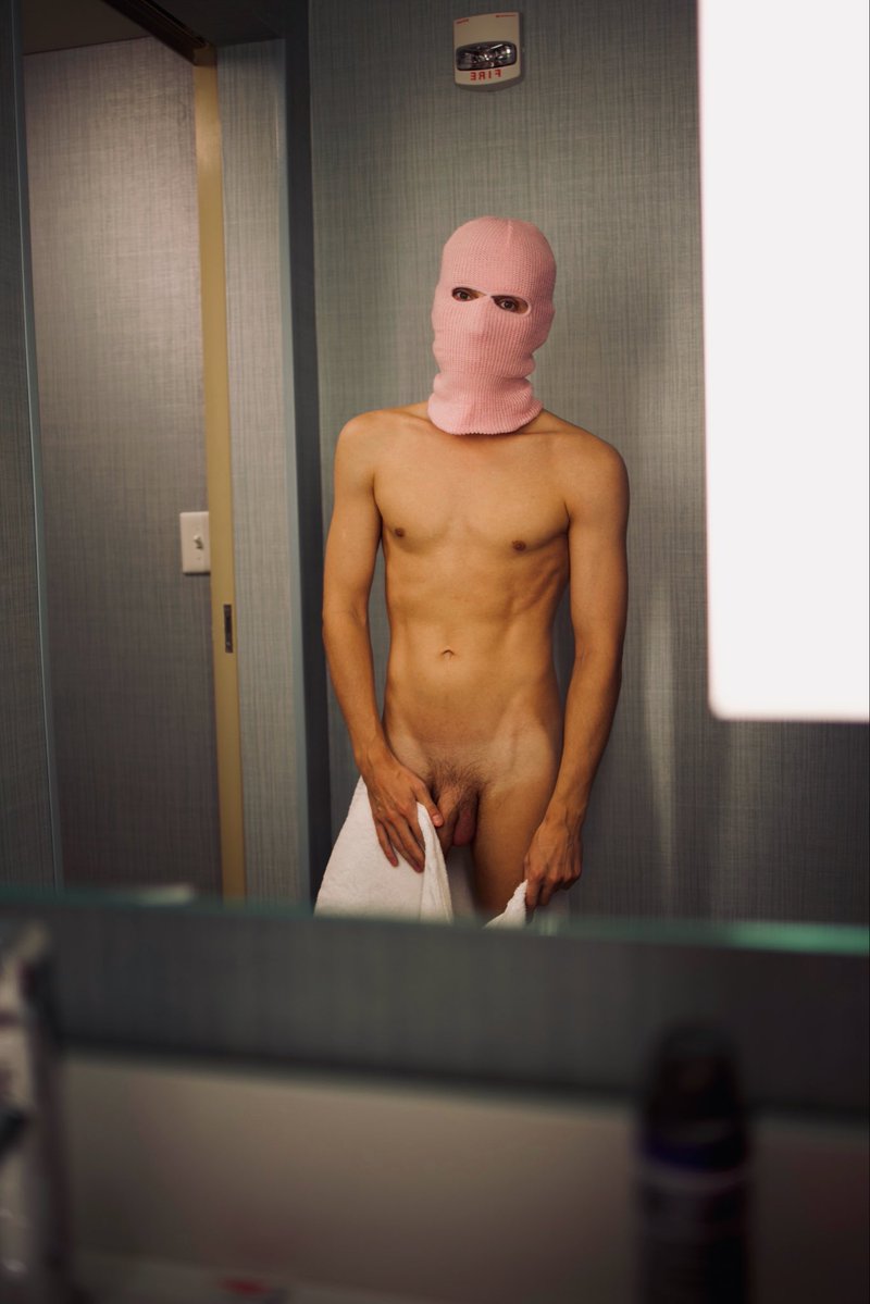 Mateo_boy8's tweet photo. Post-shower and still not behaving. Good night or good morning to you… 😈 https://t.co/6jUa2MHx6t