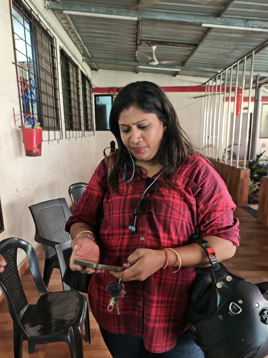 Kartika_Patel's tweet photo. These two of your collection agents came and creates ruckus at my mom's residence by being abusive, beating the door continuously, yelling and gathering all, and traumatizing my elderly mom for 2hours straight. @RBI is this permissible way of recovery?
@KotakCares https://t.co/J5mtXprdjS