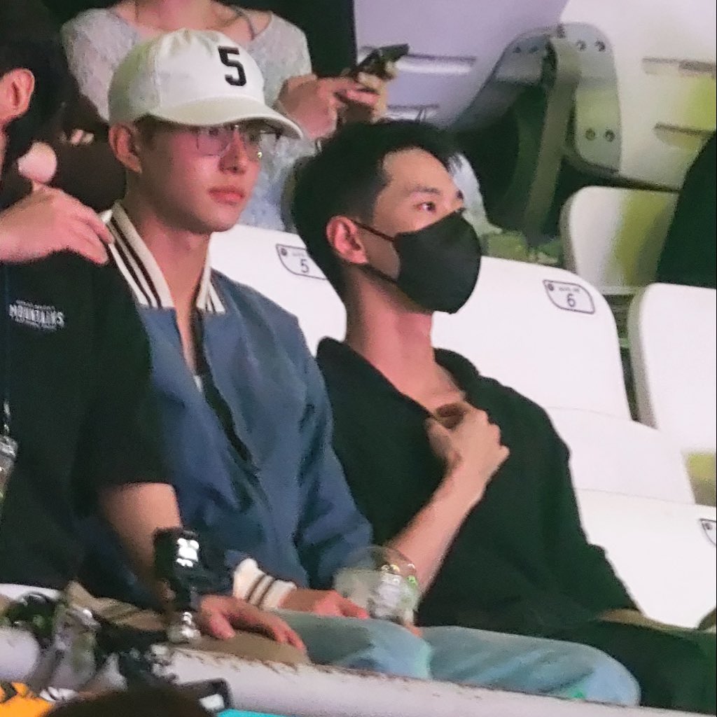 jwoosworld's tweet photo. 😭😭😭😭😭😭😭😭😭 https://t.co/CnAotnki2O