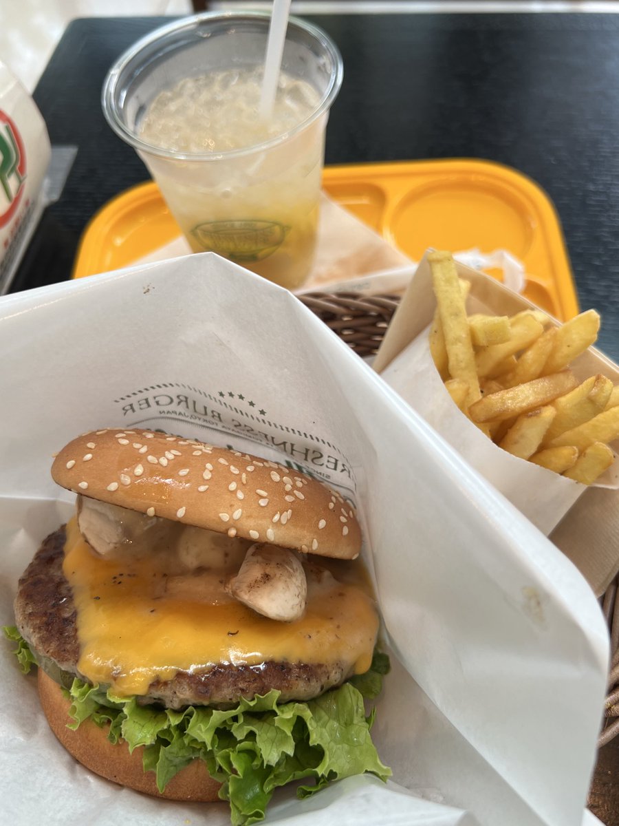 cottoRED's tweet photo. フレッシュネスバーガーのマッシュルームチーズバーガー　ポルチーニクリームソース美味しかった☺️ https://t.co/iRtkzSptDL