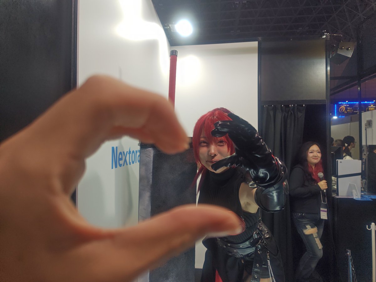 Toliy0918's tweet photo. 初めてTGS参加して、コスプレに目を輝かせてたら、1枚目の写真の後に「上に上がっていいよ！」って言って撮ってくれました！初めてコスプレイヤーで推しができました！ありがとうございました！
@riha_amase @tokyo_game_show https://t.co/FvAWUCzMil