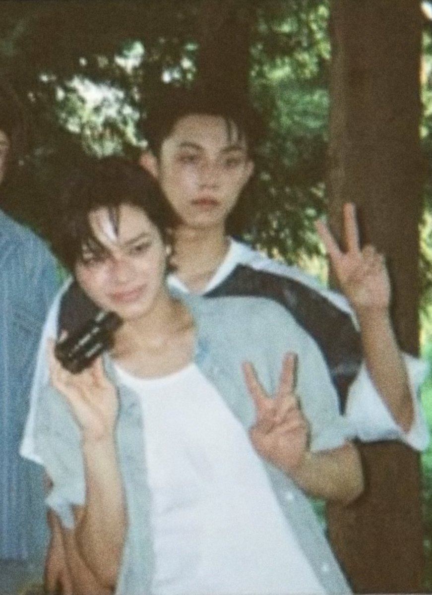 VI0LETALES's tweet photo. "nak, ini foto papa sama bapak waktu ketemu di KKN dulu..." papa baddie bapak budi https://t.co/Va8xaf4cRK