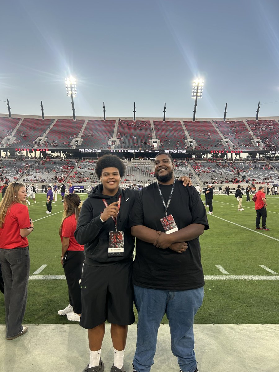 TravisMcCarther's tweet photo. After a great game day visit I have been offered by San Diego state my first D1 offer truly blessed very much appreciated. Thanks too God my family and my coaches. #Aztecs #Aztecfast #GoAztecs @SeanDillonSDSU @OB_Aztecs @CoachRoachLJ @TheRealChris_V @Daygofootball https://t.co/25otbzLMXu