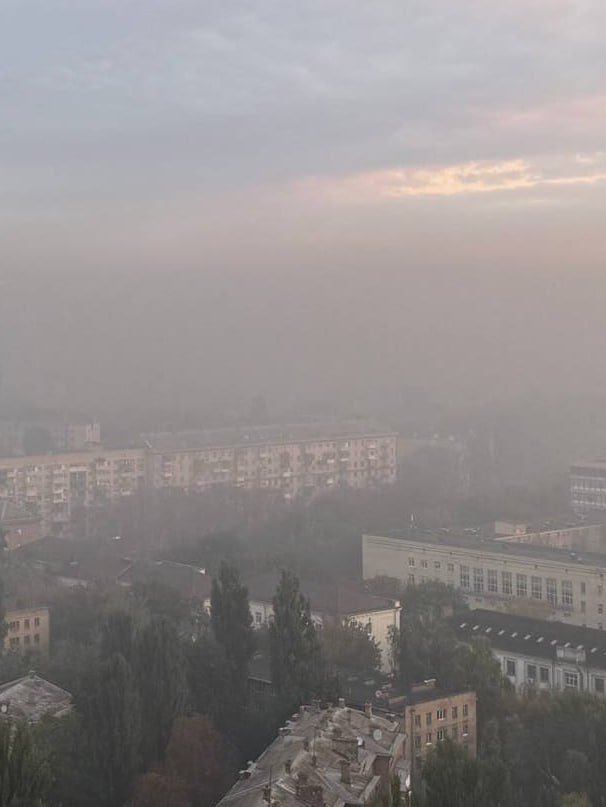 Zagonel85's tweet photo. Kiev is covered in smoke this morning after Russian strikes https://t.co/5d1x4ukol9