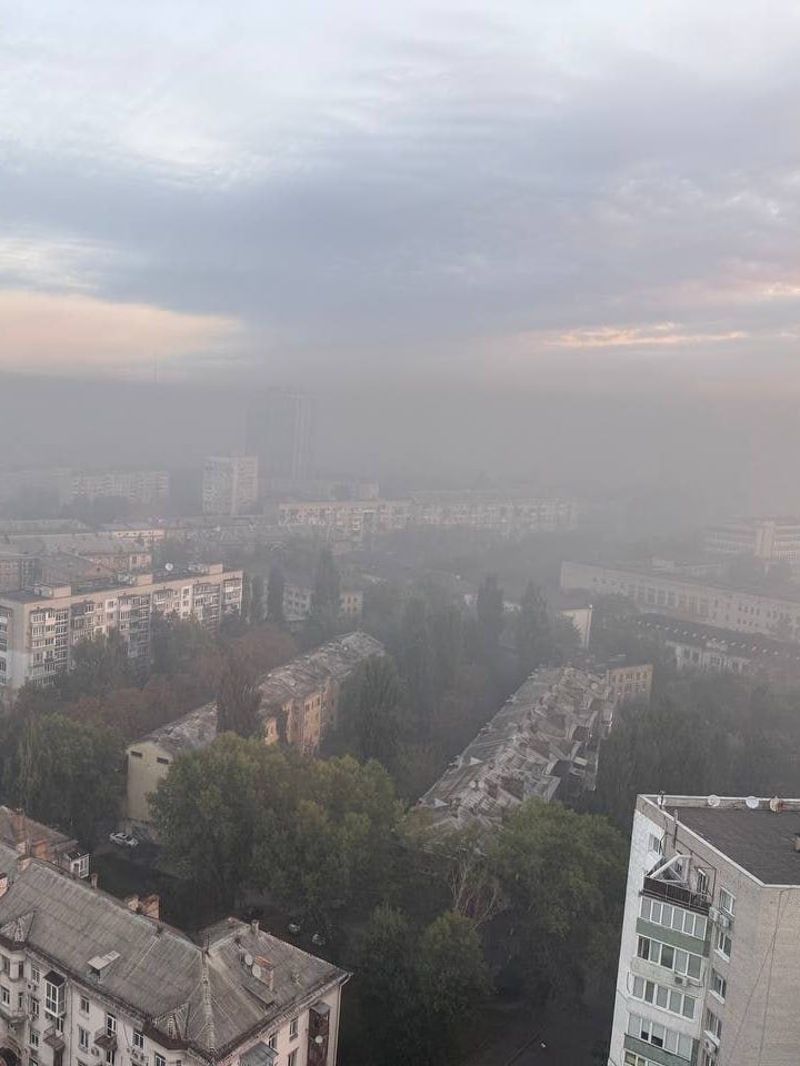 Zagonel85's tweet photo. Kiev is covered in smoke this morning after Russian strikes https://t.co/5d1x4ukol9