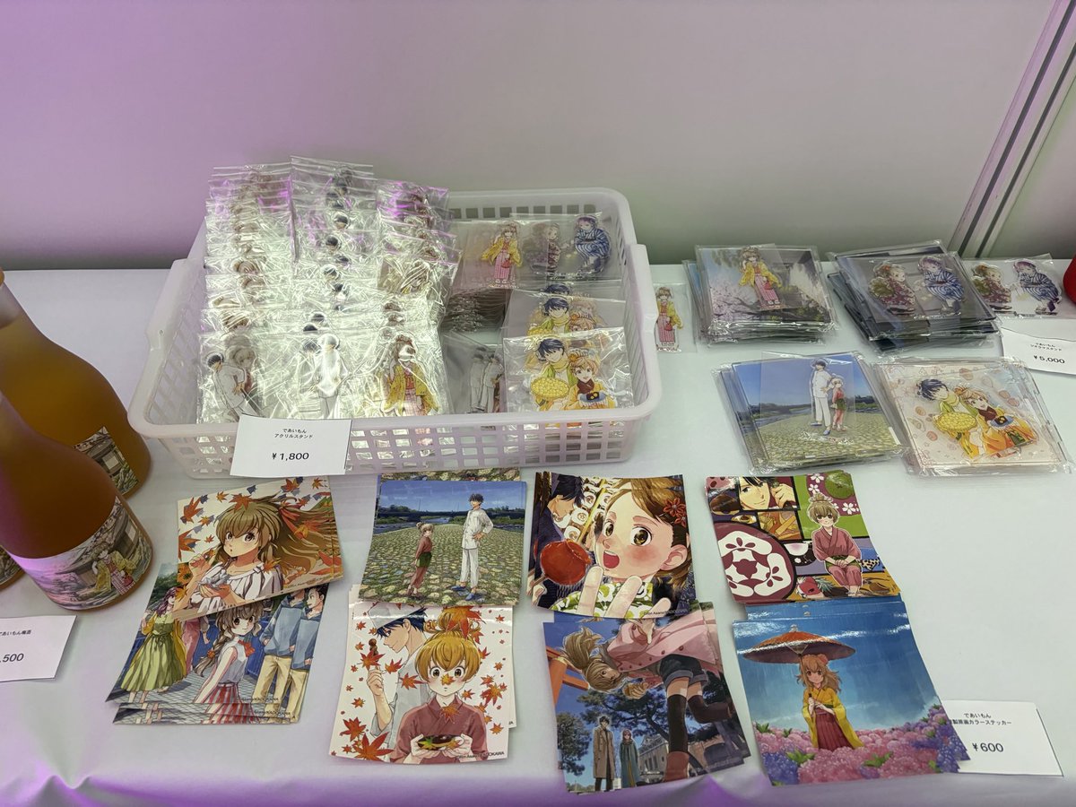 rin_asano's tweet photo. この日に合わせて、白糸酒造さんのブースにて新たにグッズを製作いただき販売してくださってます。
ありがとうございます！
#であいもん
#白糸酒造
#京まふ https://t.co/HqZ5XbZyIN
