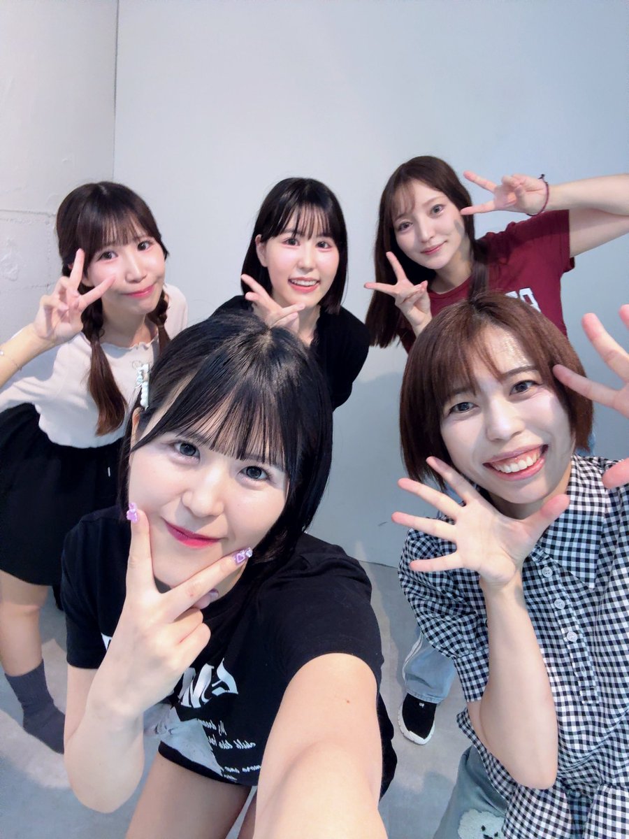 mio_chunmania's tweet photo. 今日はワンマンのゲストコラボの練習でした⸜ ( ˆ࿀ˆ ) ⸝
なんとうたほちゃんも含めて5人でのコラボもあります✨

みんなでおそろいの衣装も準備してるので11/28今から空けていただくと嬉しいです🥹💕 https://t.co/dYav7PIaWD