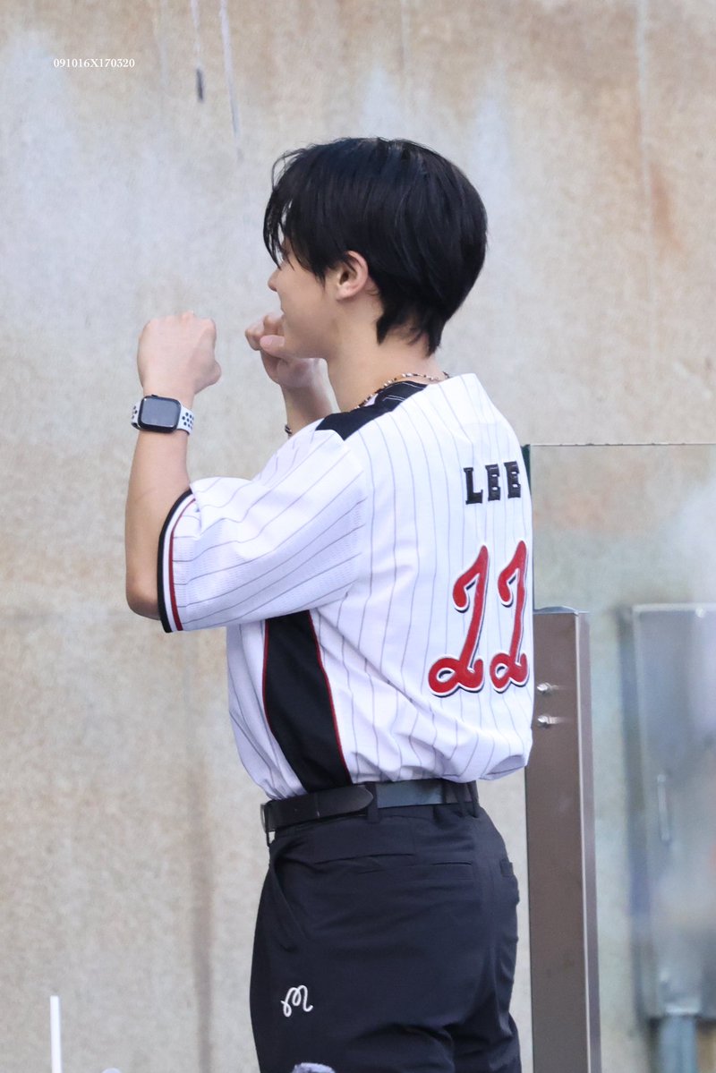 Rotto_GK's tweet photo. 260919 LG트윈스 시구

승리요정 이기광💚

#이기광 #기광 #GIKWANG
#하이라이트 #HIGHLIGHT
#비스트 #BEAST https://t.co/5qZ3OeCYZp