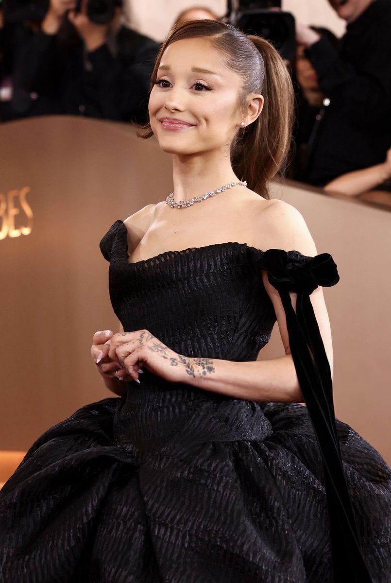 arianaaHQ's tweet photo. “acts and dresses like a child” 
this is her this year btw 
SHUT UP https://t.co/t2eyVcnWfU
