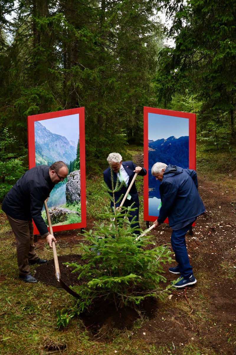 josattler's tweet photo. Montenegro has tied its future to preserving its nature. 🌱 Together w/ Prince Petrović-Njegoš &amp; @DamjanCulafic we unveiled a memorial in #Žabljak dedicated to this vision - a symbol of our responsibility to protect the land we cherish &amp; preserve it for generations to come. 🇲🇪🇪🇺 https://t.co/MtxlKuLC35