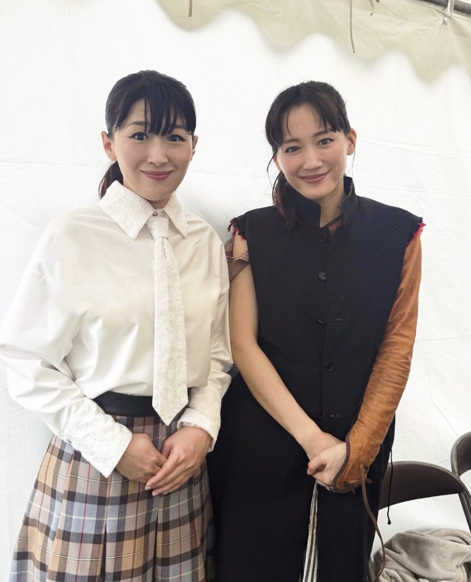 Sarapikasmile's tweet photo. 7年ぶりに綾瀬はるかさんに会えました❣️
きゃ〜可愛い😍❤️

自分でまぁまぁ似てると思ってたけど
綺麗すぎて全然似てませんでした！笑

さらしゃ〜ん❣️
鬼レンチャン観てます！
全部似ててすごい！
と言ってくださいました😱
嬉しすぎる😭

いつも気さくで明るい綾瀬さん🍀
大好きです🩷

#会津まつり https://t.co/hS9ogymiW5