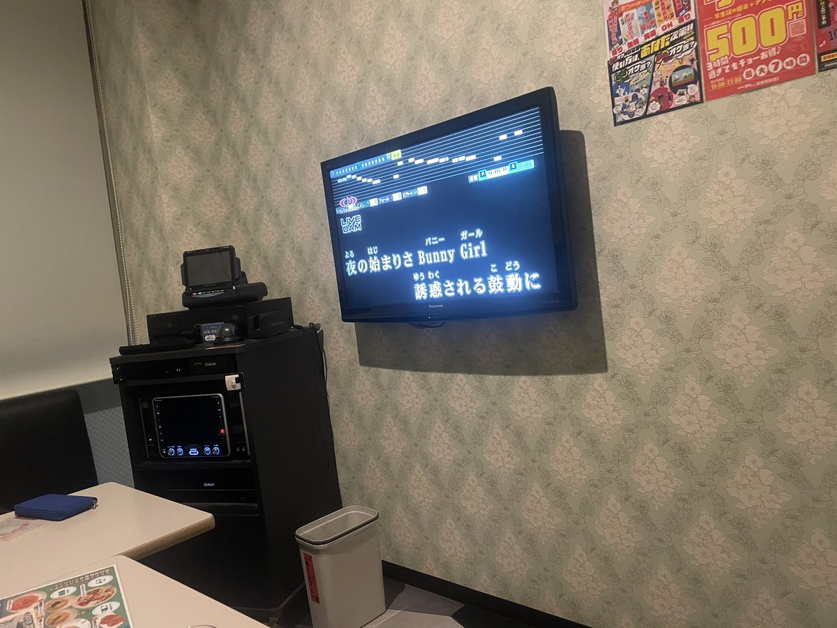 yoru__VRC's tweet photo. 半年ぶりのカラオケ https://t.co/ogzB5Jvnml