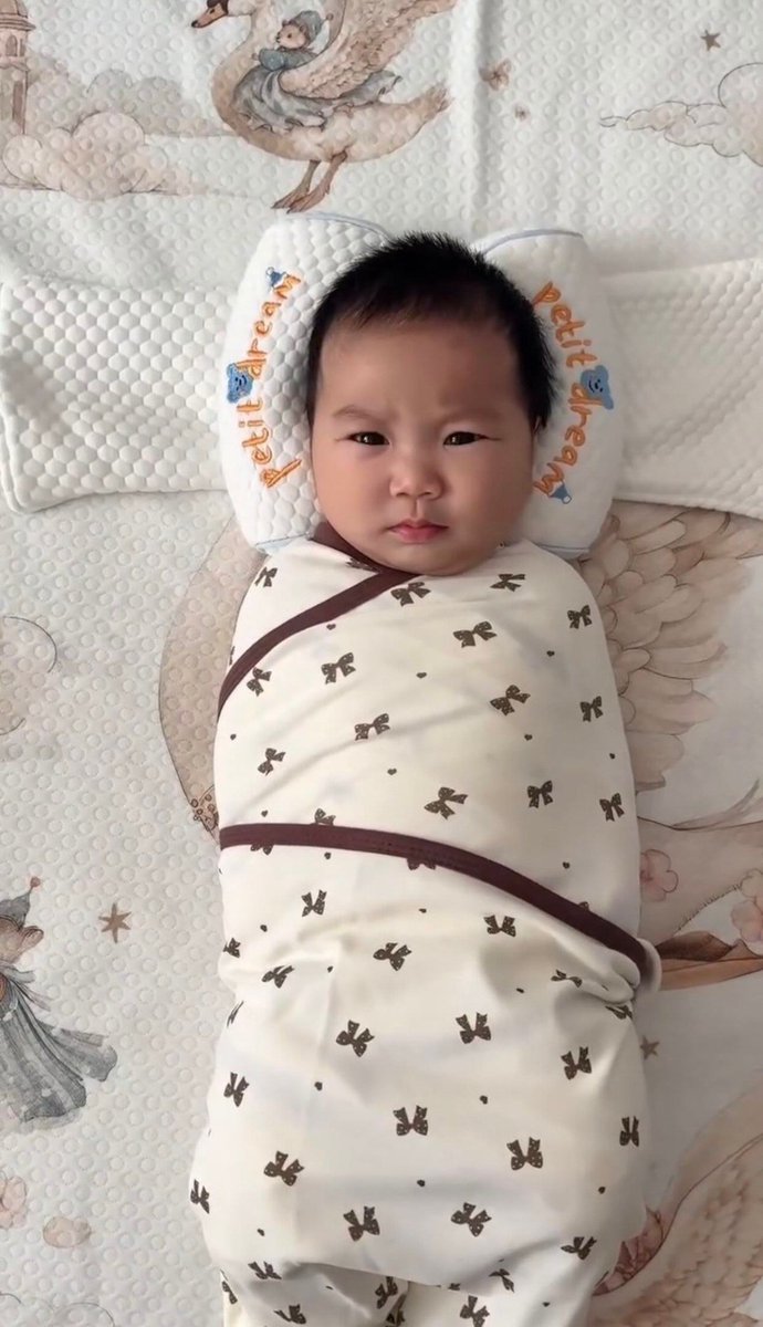 outfitkyut's tweet photo. YAAMPUN TELAT BGT NEMUNYA😭... Anak udah gede, baru sekarang tau ada bantal kayak gini😭 https://t.co/3WCl5kF8lb