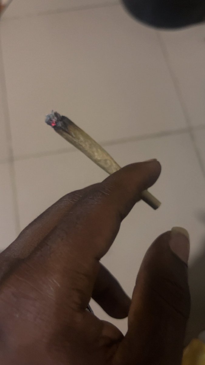 hotcoolkeed's tweet photo. Wake n bake 😮‍💨
Happy sunday stoners 🍃💨 https://t.co/qJm1dN0PUT