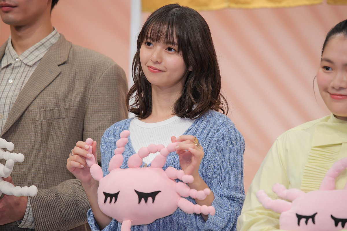 encountofficial's tweet photo. 【#ENCOUNT PHOTO】

テレ東新ドラマ『まめとむぎ』
記者会見に #齋藤飛鳥 登壇🌼⊹.˚

🫘https://t.co/Mq7s7Tk3wc
🫘https://t.co/g75Tv6FQqe
🫘写真10枚📸

顔合わせ後は毎回反省
「必要以上にクールぶっちゃう」...💭

#まめとむぎ @tx_mamemugi https://t.co/QJDidfDVxm