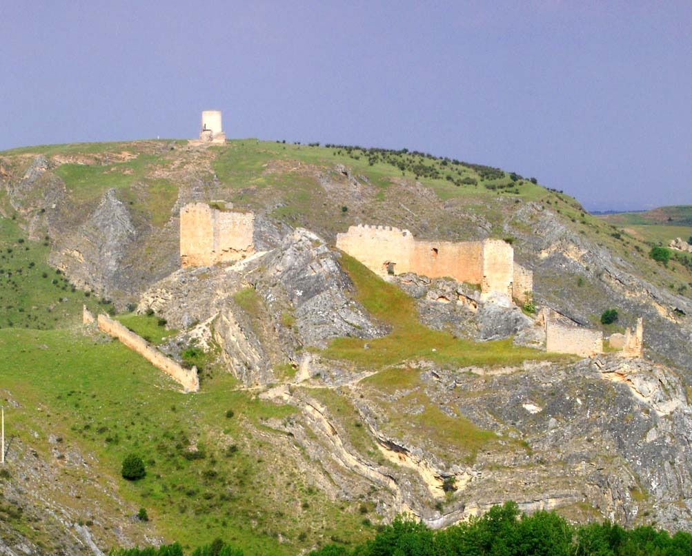 jcyl's tweet photo. ¿Conoces la Ruta del Duero? Este itinerario cruza 5 provincias y combina naturaleza, patrimonio y enogastronomía

📍Soria, Burgos, Valladolid, Zamora y Salamanca

⛪️Visita castillos y monasterios
🍇Descubre viñedos centenarios
🚢Embárcate en un crucero

https://t.co/ssDYVL7ZPJ https://t.co/EynYKe6XZj