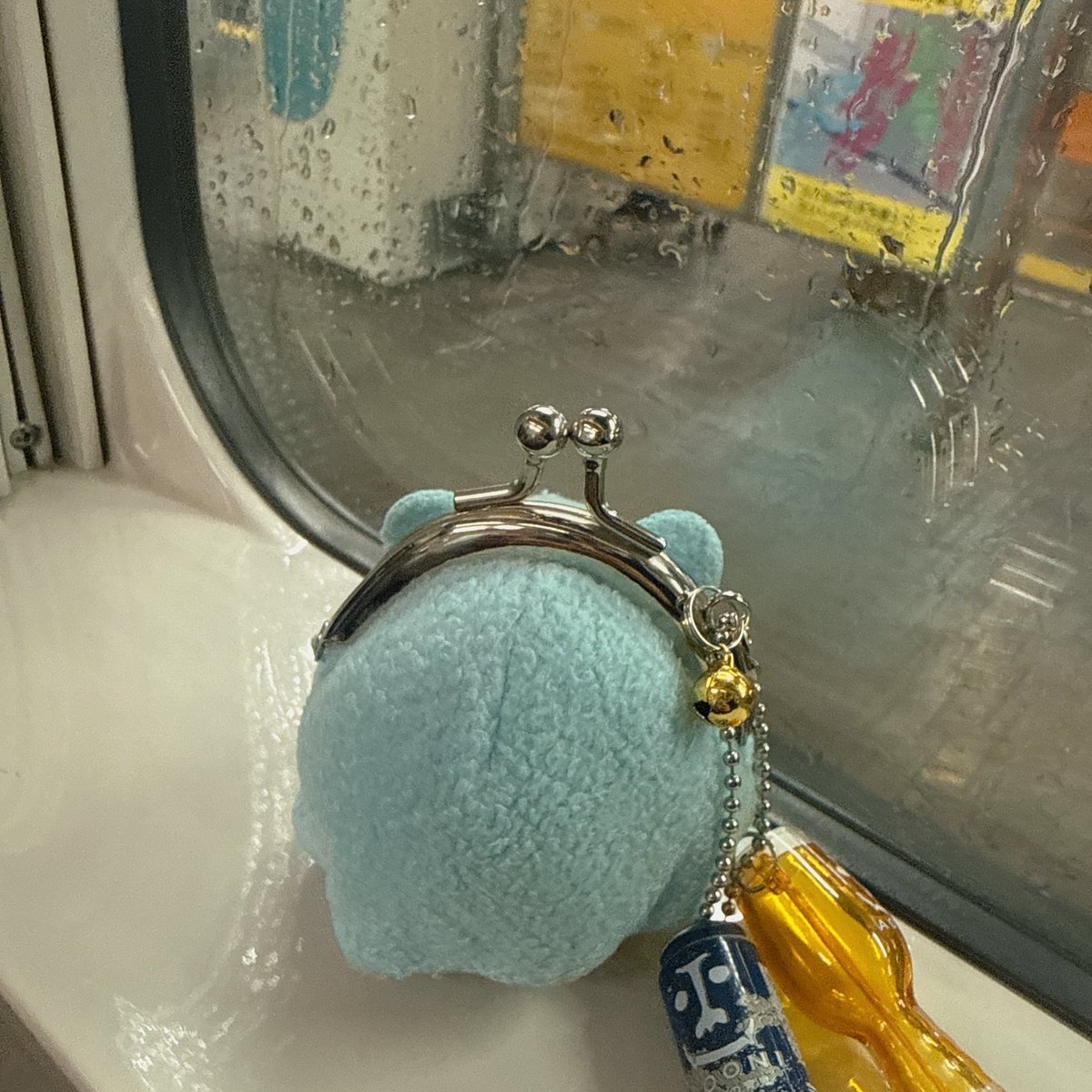 soyaminato's tweet photo. 滅多に乗らないグリーン車だよ、
メンダコちゃん https://t.co/Ku85QtezXE