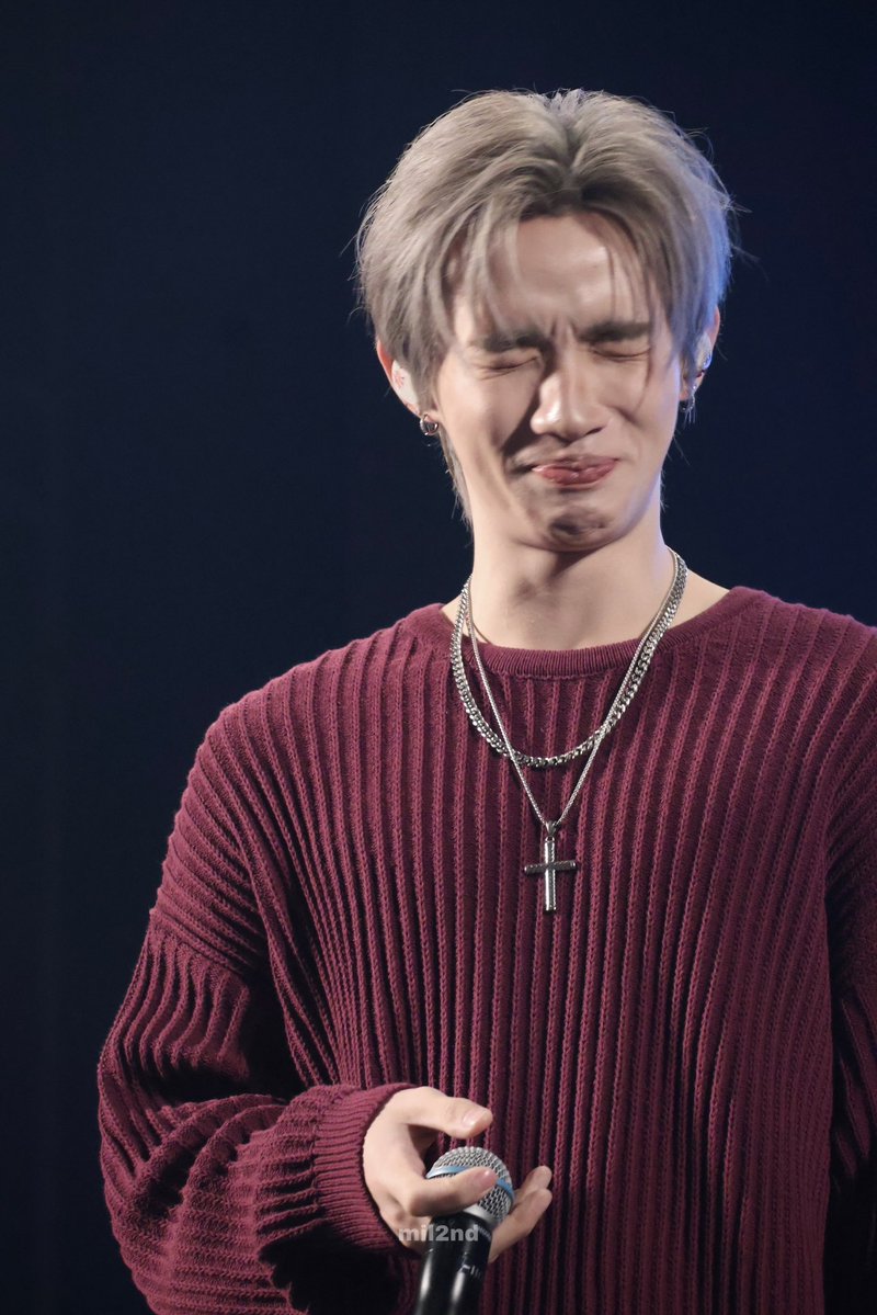 __mil2nd's tweet photo. > < !!

#LYKNDuskAndDawnxOsaka
#hongshihoshi #LYKN https://t.co/dFGaPB5JaO